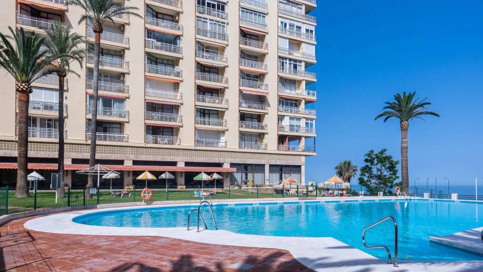 The White Rock Private Access To The Beach Torremolinos 0*,